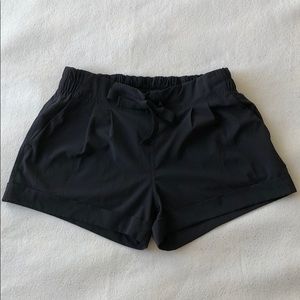 Lululemon spring breakaway shorts size 6